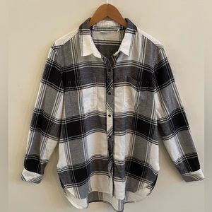 Athleta Black and White Plaid Lumberjill Long Sleeve Button Down